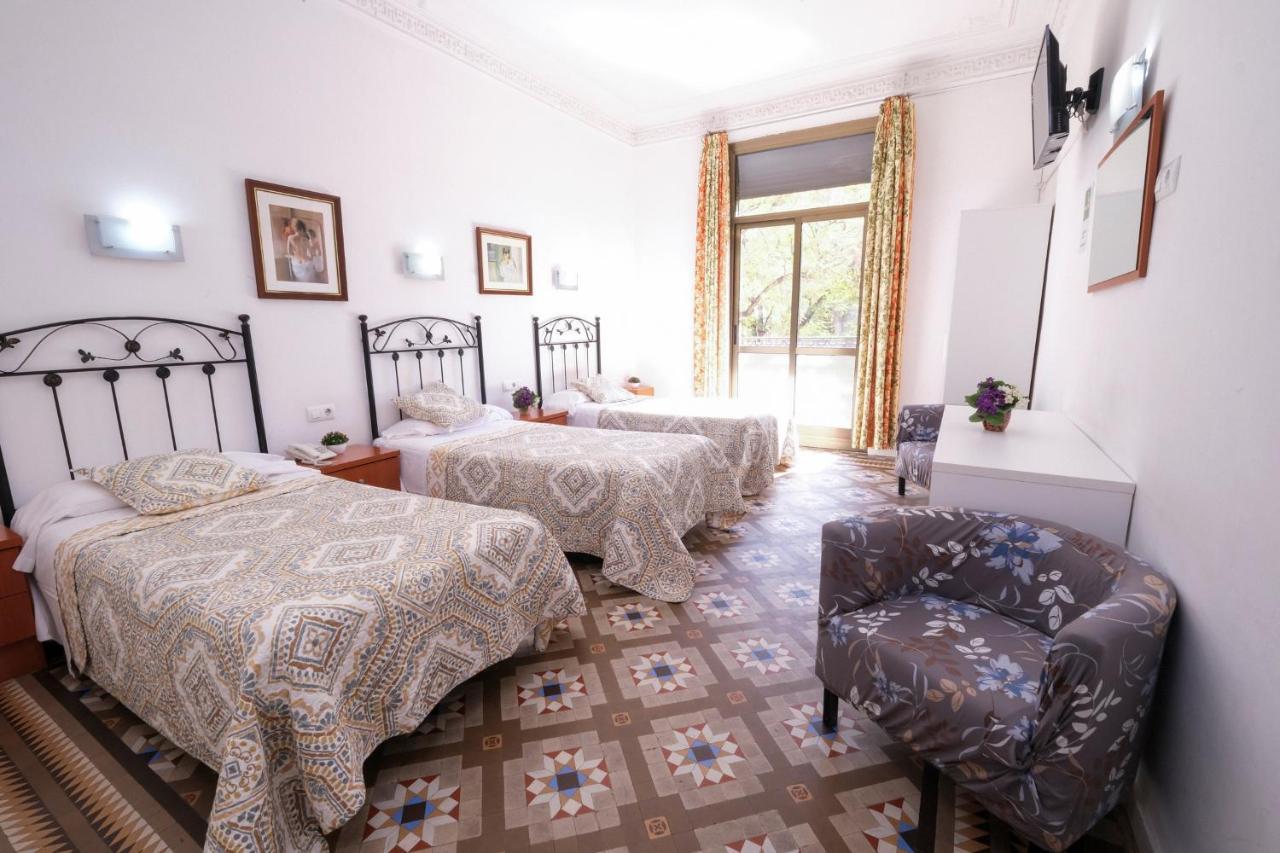 Hostal Ramos Barcelona Luaran gambar