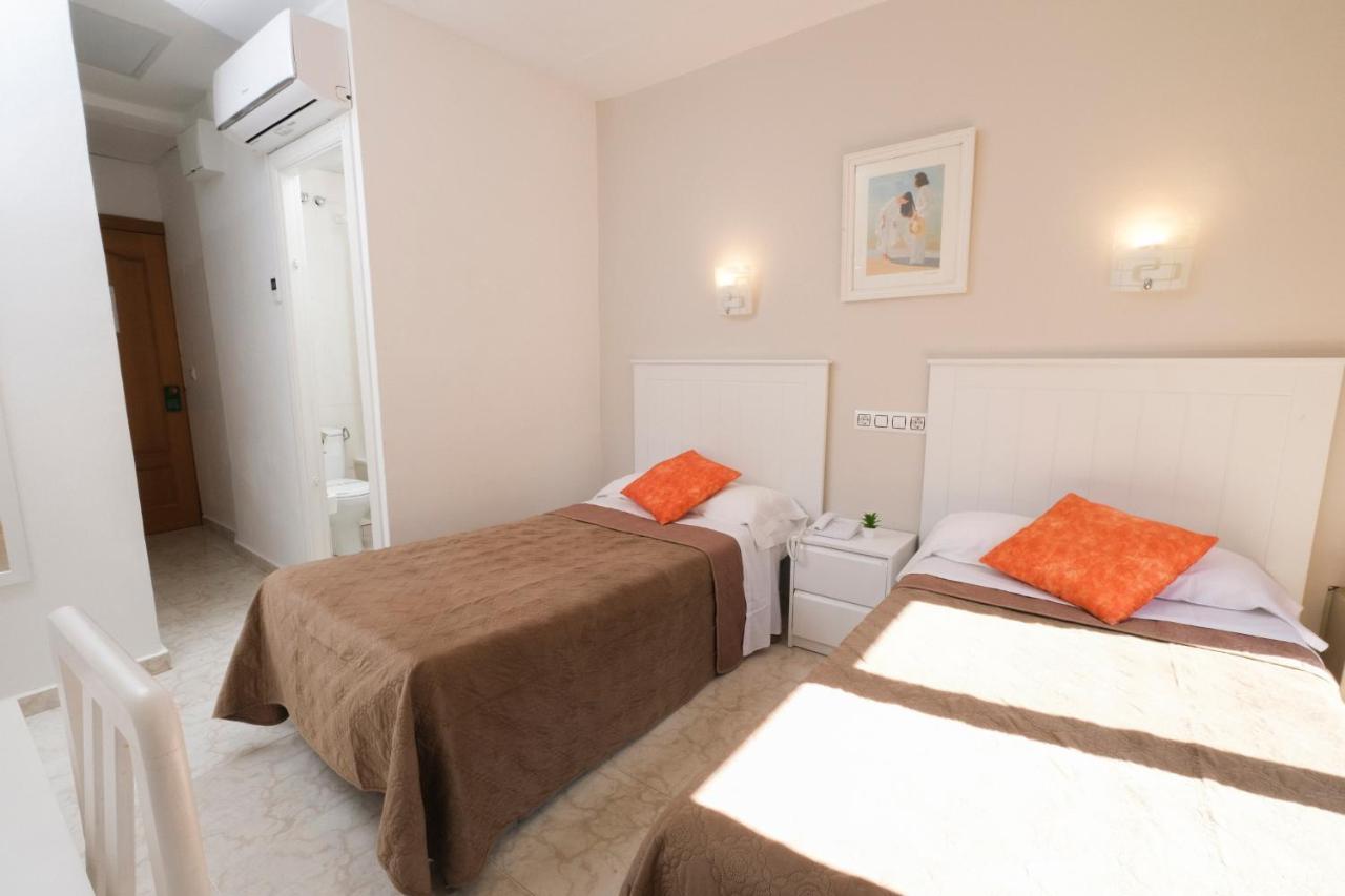 Hostal Ramos Barcelona Luaran gambar
