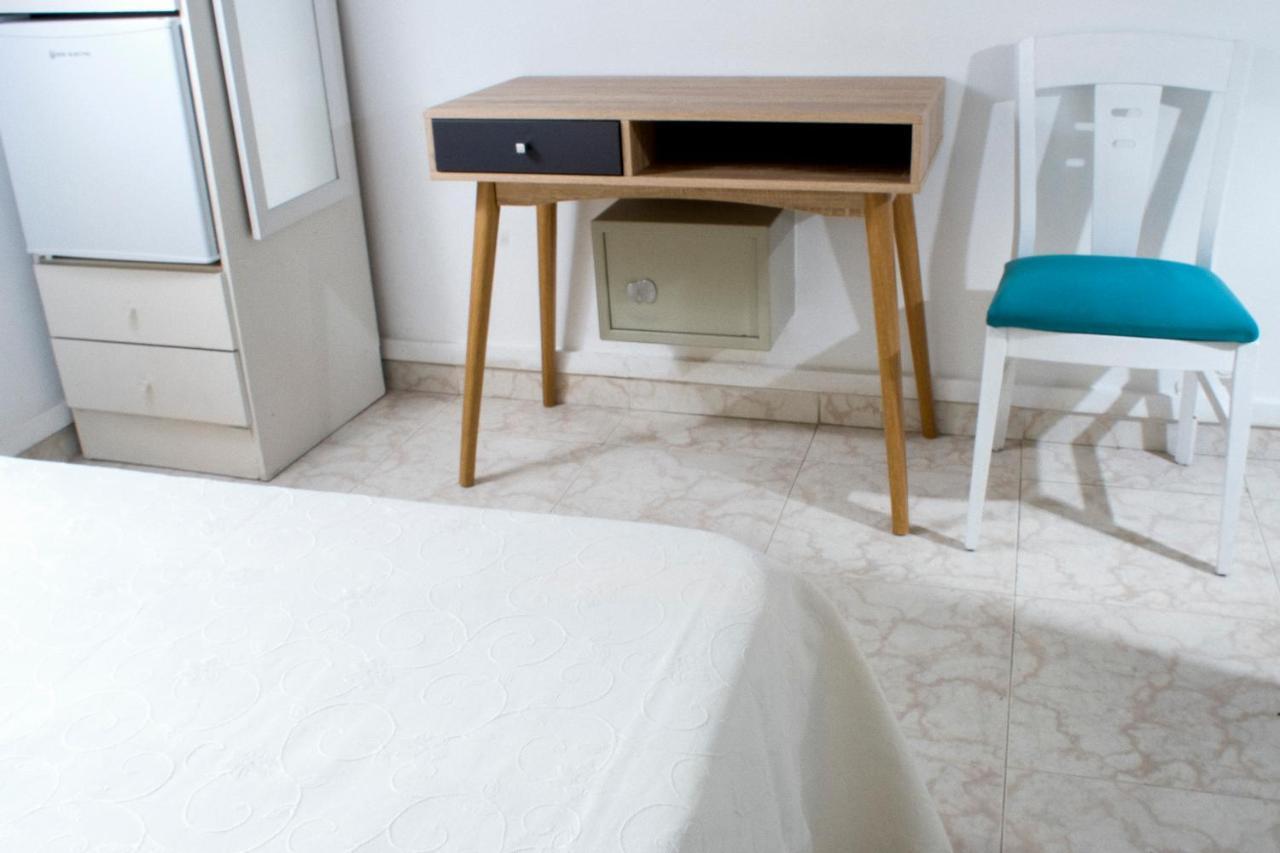 Hostal Ramos Barcelona Luaran gambar