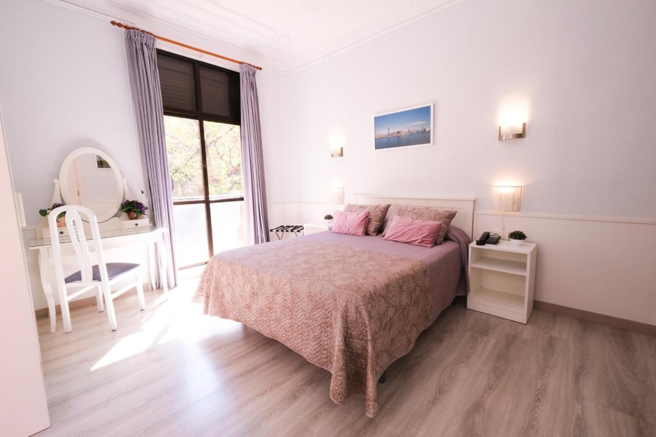 Hostal Ramos Barcelona Luaran gambar