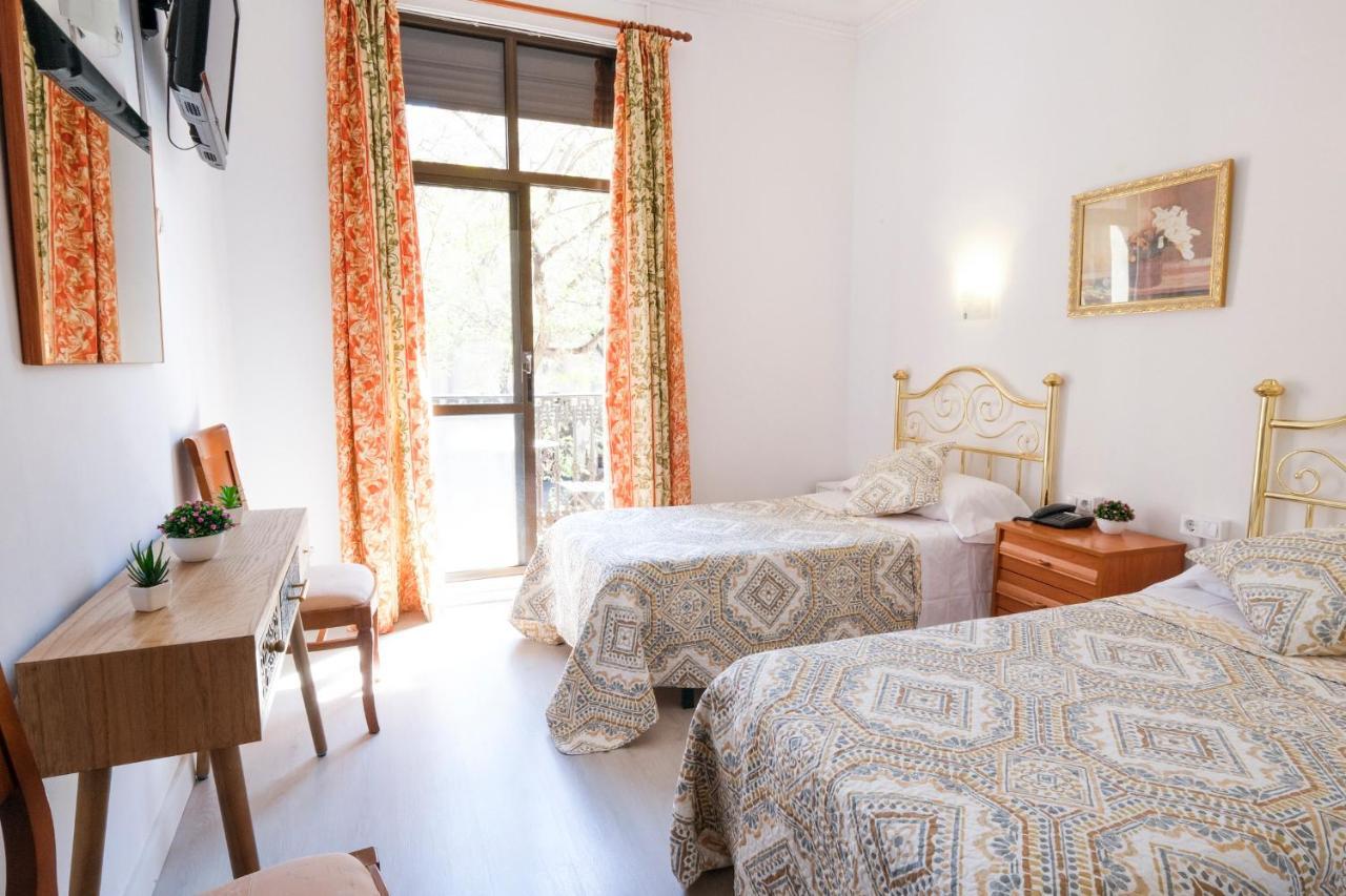 Hostal Ramos Barcelona Luaran gambar