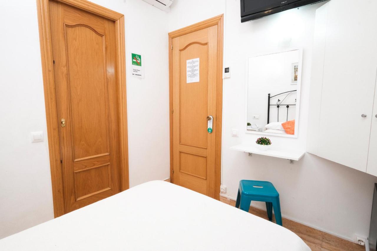 Hostal Ramos Barcelona Luaran gambar