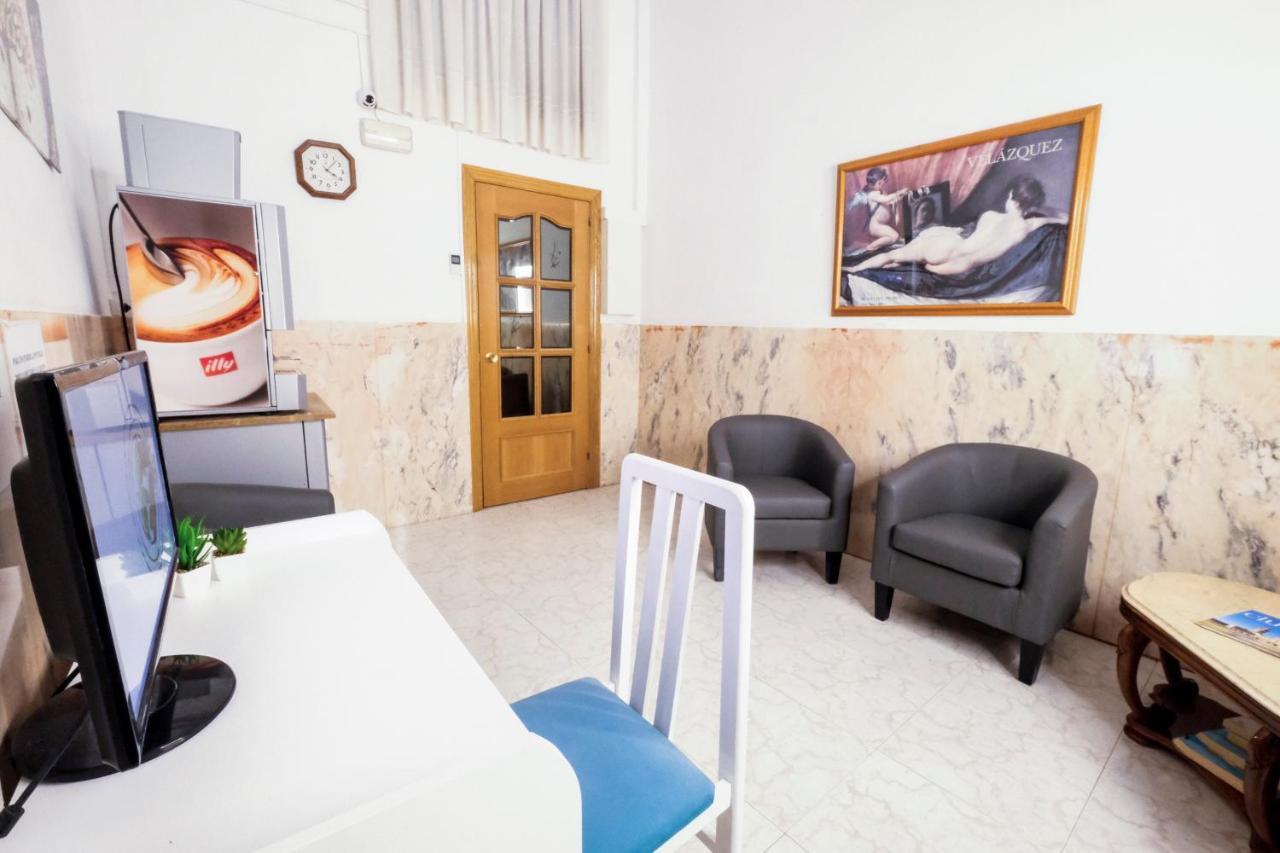 Hostal Ramos Barcelona Luaran gambar