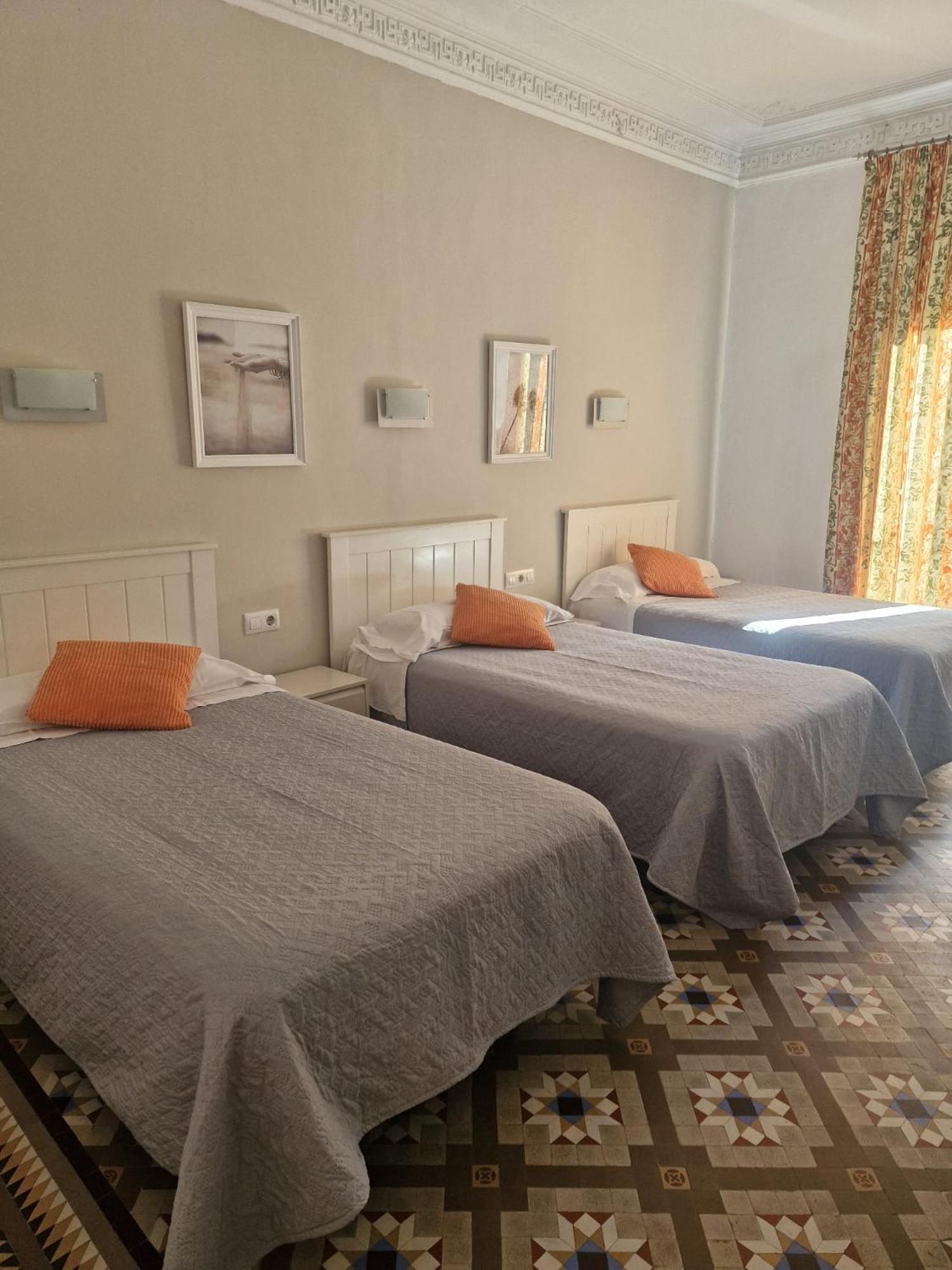 Hostal Ramos Barcelona Luaran gambar